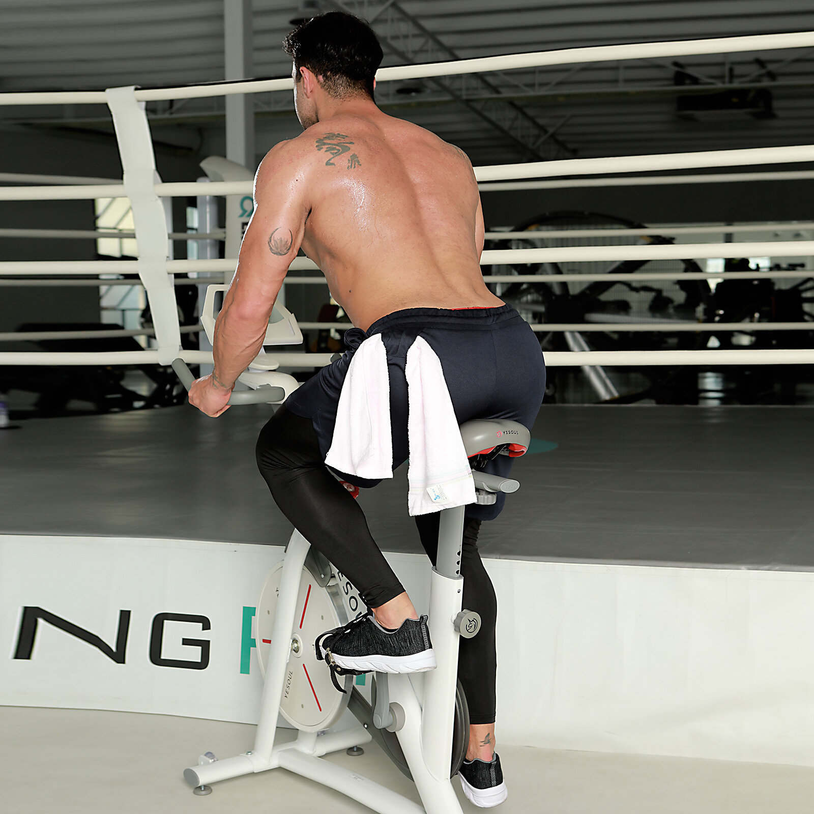 2 in 1 Men's fashion design bodybuilding legging and training shorts - towel loop,Drawstring closure,Elastic Waist band, Headphone Jack,zipper pocket.